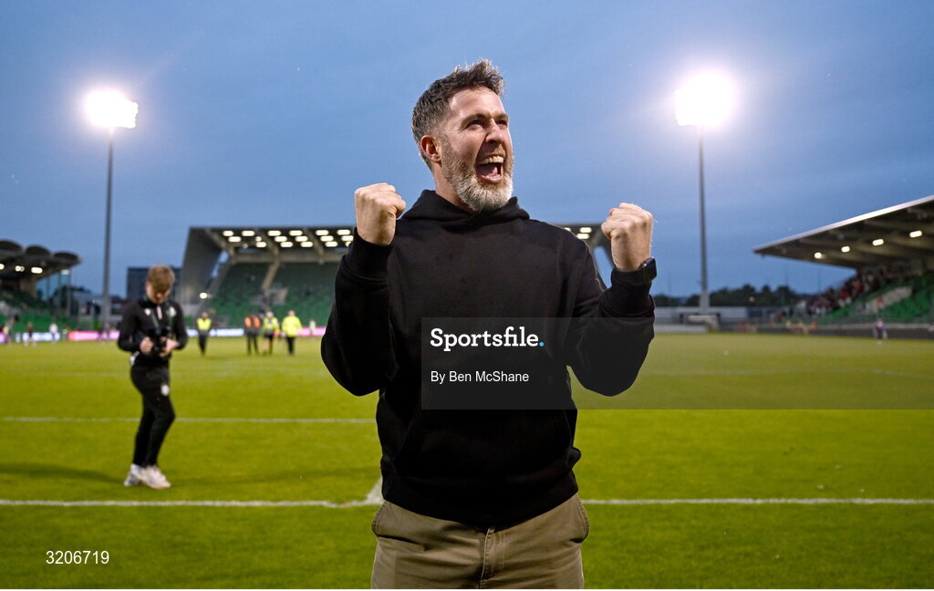 3 August 2025; Shamrock Rovers manager Stephen Bradley celebrates after the SSE Airtricity Men's Premier Division match between Shamrock Rovers and Derry City at Tallaght Stadium in Dublin.  Photo by Ben McShane/Sportsfile