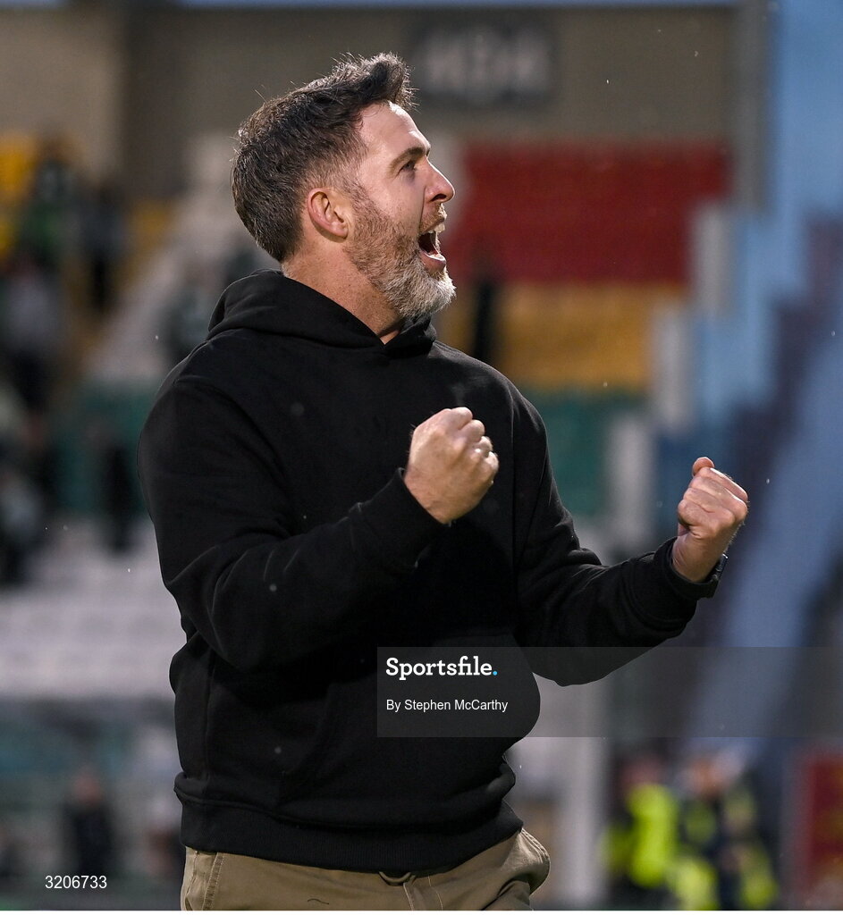 3 August 2025; Shamrock Rovers manager Stephen Bradley celebrates after the SSE Airtricity Men's Premier Division match between Shamrock Rovers and Derry City at Tallaght Stadium in Dublin.  Photo by Stephen McCarthy/Sportsfile