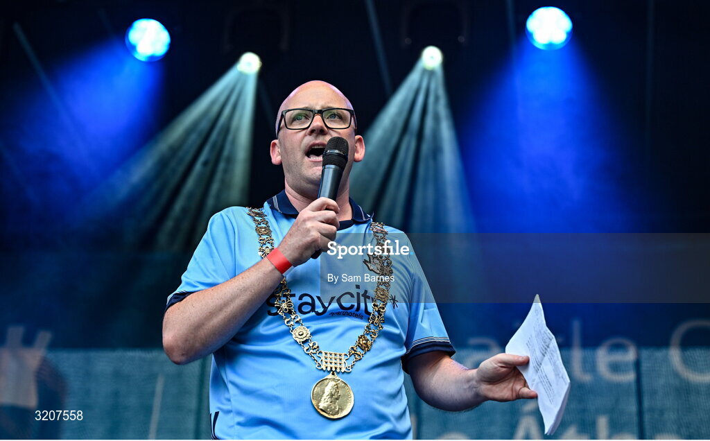 5 August 2025; Lord Mayor of Dublin Ray McAdam during the homecoming of TG4 All-Ireland Ladies Senior Football Champions, Dublin, at Smithfield Square in Dublin. Photo by Sam Barnes/Sportsfile
