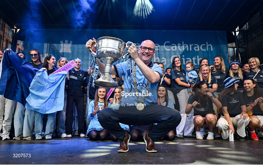5 August 2025; Lord Mayor of Dublin Ray McAdam during the homecoming of TG4 All-Ireland Ladies Senior Football Champions, Dublin, at Smithfield Square in Dublin. Photo by Sam Barnes/Sportsfile
