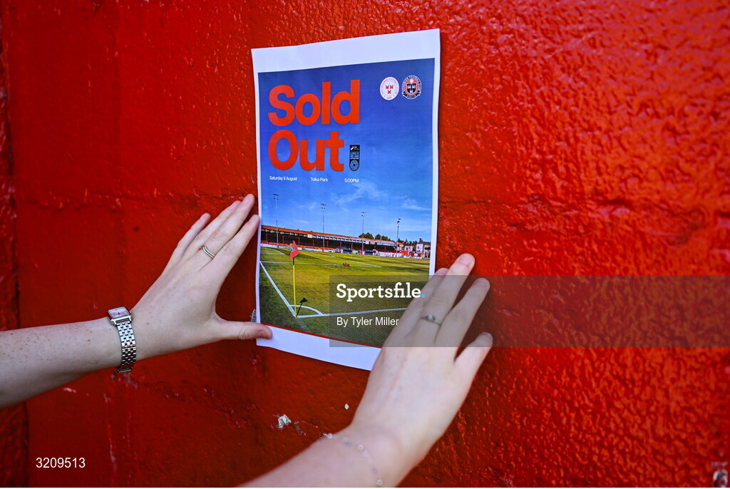 9 August 2025; A sold out sign is placed outside of the ground before the SSE Airtricity Men's Premier Division match between Shelbourne and Bohemians at Tolka Park in Dublin. Photo by Tyler Miller/Sportsfile