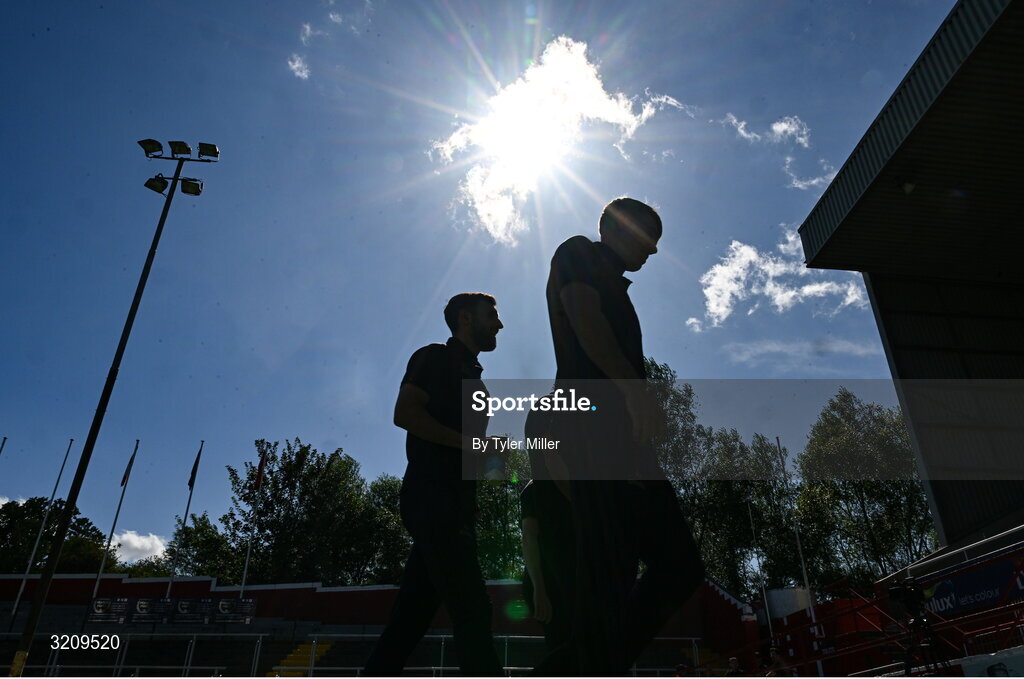 9 August 2025; Bohemians players inspect the pitch before the SSE Airtricity Men's Premier Division match between Shelbourne and Bohemians at Tolka Park in Dublin. Photo by Tyler Miller/Sportsfile