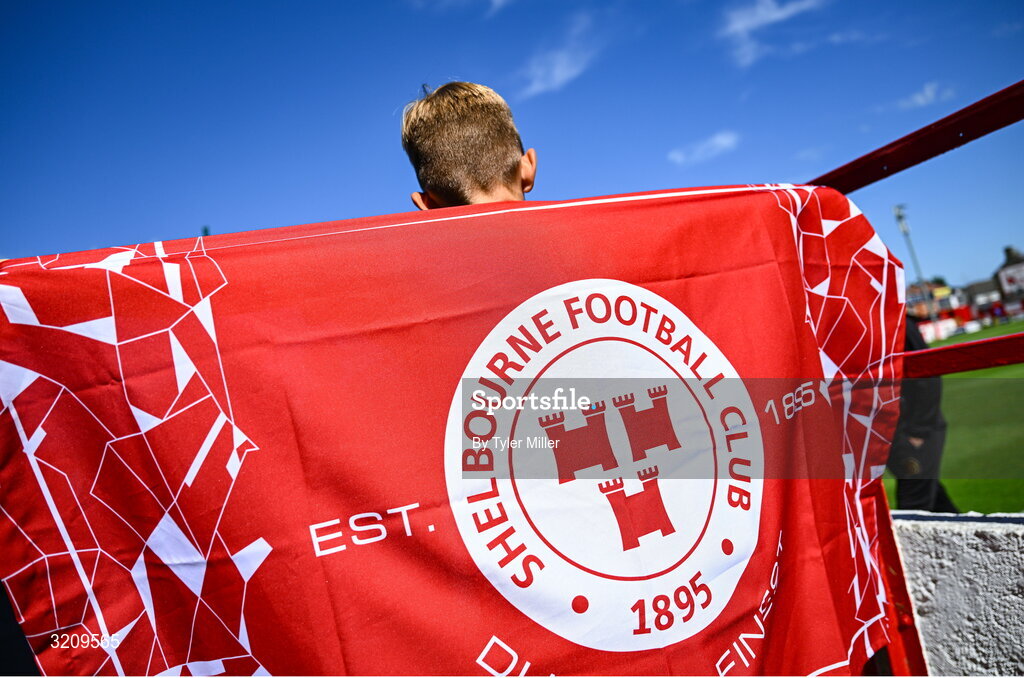 9 August 2025; Shelbourne supporter Rían Purcell before the SSE Airtricity Men's Premier Division match between Shelbourne and Bohemians at Tolka Park in Dublin. Photo by Tyler Miller/Sportsfile