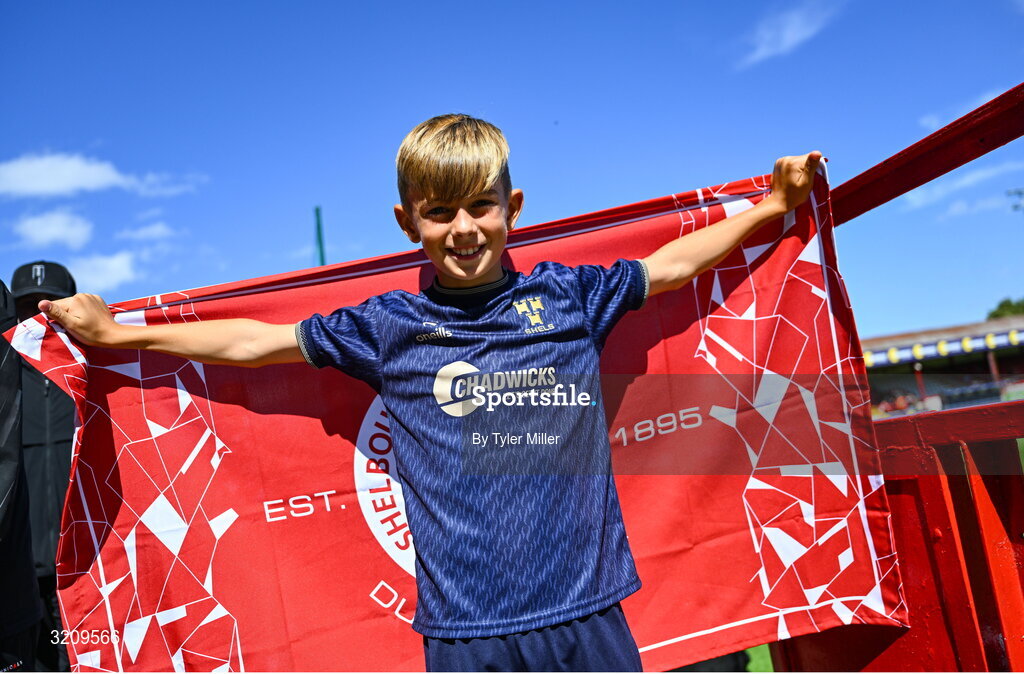 9 August 2025; Shelbourne supporter Rían Purcell before the SSE Airtricity Men's Premier Division match between Shelbourne and Bohemians at Tolka Park in Dublin. Photo by Tyler Miller/Sportsfile