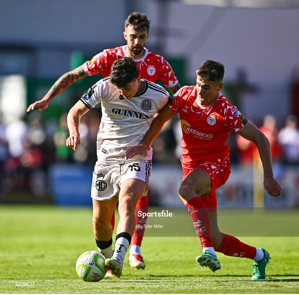 9 August 2025; James Clarke of Bohemians in action against Lewis Temple of Shelbourne during the SSE Airtricity Men's Premier Division match between Shelbourne and Bohemians at Tolka Park in Dublin. Photo by Tyler Miller/Sportsfile
