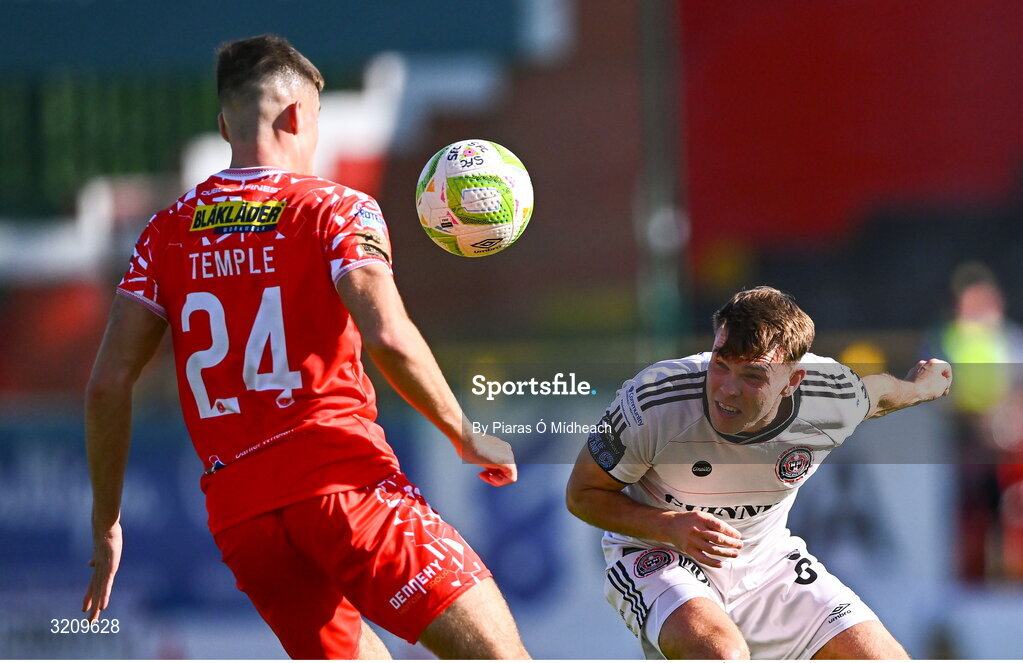 9 August 2025; Dayle Rooney of Bohemians in action against Lewis Temple of Shelbourne during the SSE Airtricity Men's Premier Division match between Shelbourne and Bohemians at Tolka Park in Dublin. Photo by Piaras Ó Mídheach/Sportsfile