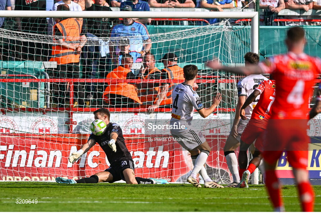 9 August 2025; Bohemians goalkeeper Kacper Chorazka saves a shot from Mipo Odubeko of Shelbourne with his face during the SSE Airtricity Men's Premier Division match between Shelbourne and Bohemians at Tolka Park in Dublin. Photo by Piaras Ó Mídheach/Sportsfile
