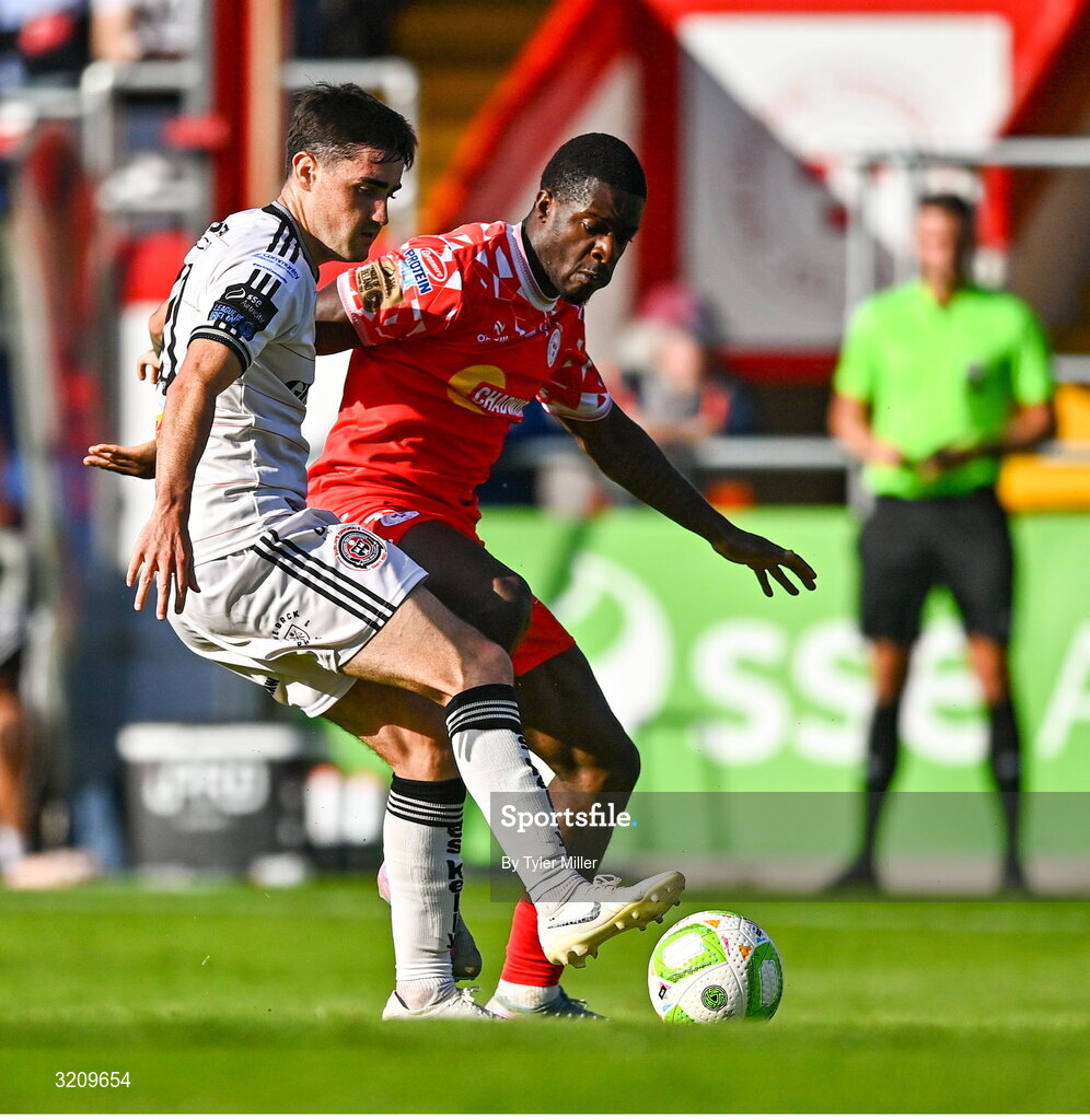 9 August 2025; Dawson Devoy of Bohemians in action against Mipo Odubeko of Shelbourne during the SSE Airtricity Men's Premier Division match between Shelbourne and Bohemians at Tolka Park in Dublin. Photo by Tyler Miller/Sportsfile