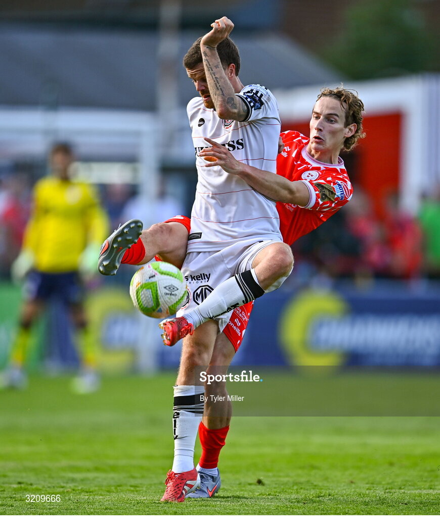 9 August 2025; Adam McDonnell of Bohemians in action against Harry Wood of Shelbourne during the SSE Airtricity Men's Premier Division match between Shelbourne and Bohemians at Tolka Park in Dublin. Photo by Tyler Miller/Sportsfile