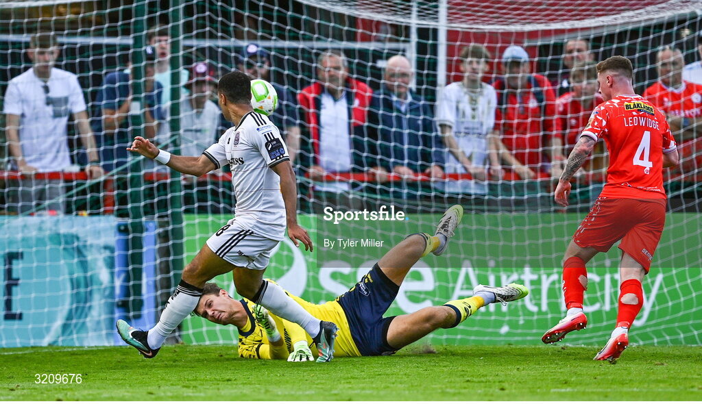 9 August 2025; Douglas James-Taylor of Bohemians has a late shot on goal saved by Shelbourne goalkeeper Wessel Speel during the SSE Airtricity Men's Premier Division match between Shelbourne and Bohemians at Tolka Park in Dublin. Photo by Tyler Miller/Sportsfile
