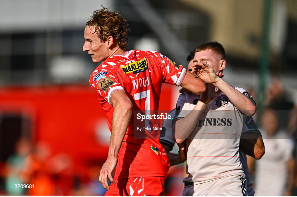9 August 2025; Harry Wood of Shelbourne tussles with Ross Tierney of Bohemians after his side score their second goal during the SSE Airtricity Men's Premier Division match between Shelbourne and Bohemians at Tolka Park in Dublin. Photo by Tyler Miller/Sportsfile