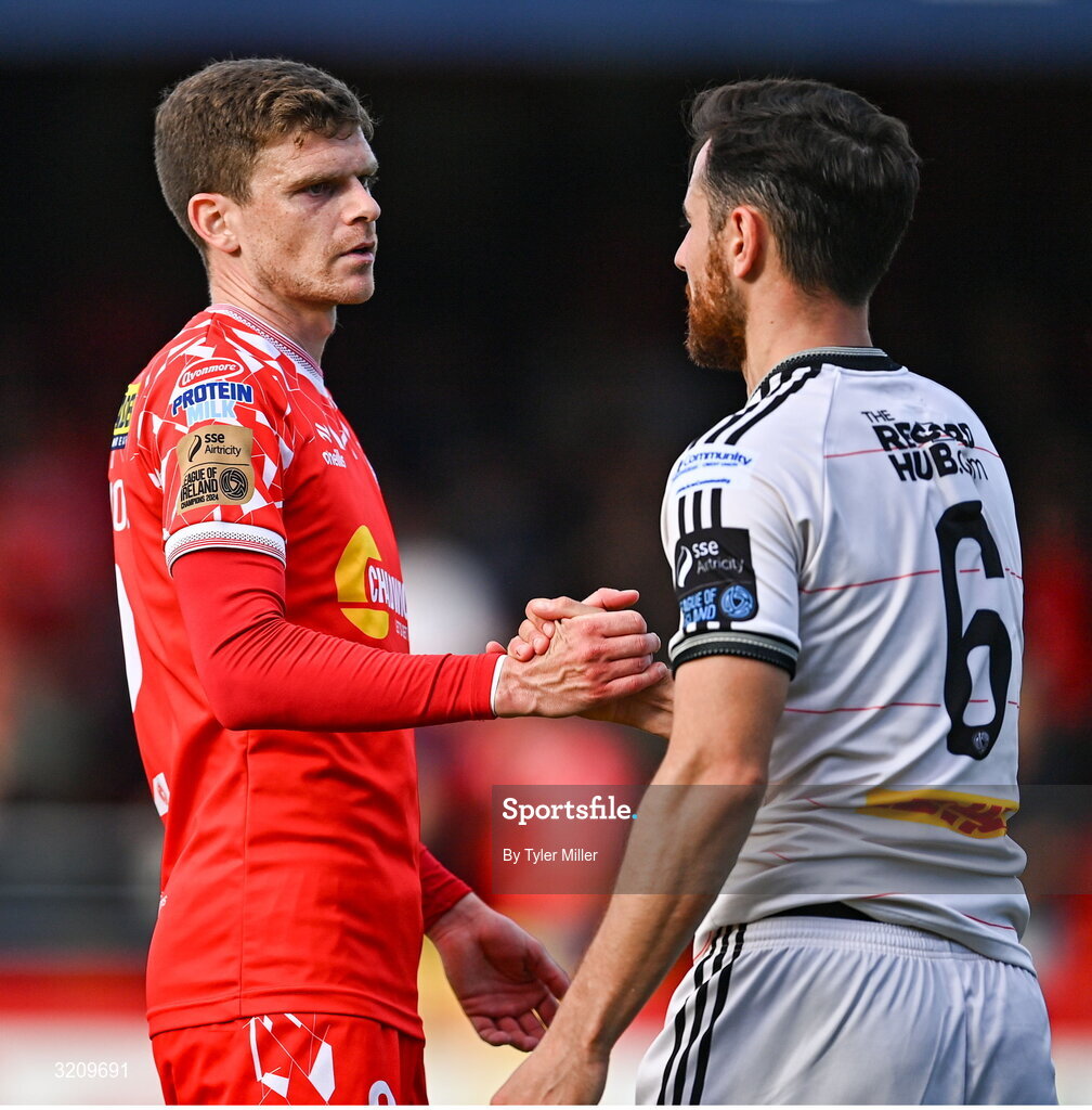 9 August 2025; Sean Gannon of Shelbourne and Jordan Flores of Bohemians shakes hands after the SSE Airtricity Men's Premier Division match between Shelbourne and Bohemians at Tolka Park in Dublin. Photo by Tyler Miller/Sportsfile