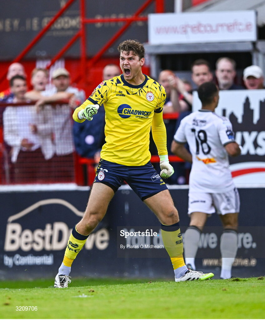 9 August 2025; Shelbourne goalkeeper Wessel Speel celebrates after making a save from Douglas James-Taylor of Bohemians, 18, during the SSE Airtricity Men's Premier Division match between Shelbourne and Bohemians at Tolka Park in Dublin. Photo by Piaras Ó Mídheach/Sportsfile
