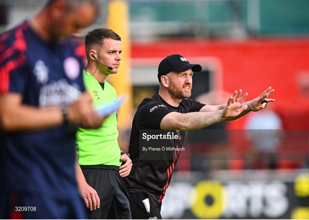 9 August 2025; Bohemians assistant manager Stephen O'Donnell during the SSE Airtricity Men's Premier Division match between Shelbourne and Bohemians at Tolka Park in Dublin. Photo by Piaras Ó Mídheach/Sportsfile