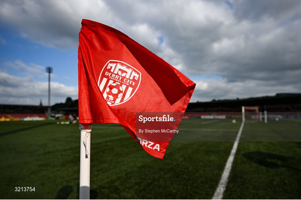 16 August 2025; A general view of a Derry City branded corner flag before the Sports Direct Men’s FAI Cup third round match between Derry City and Drogheda United at The Ryan McBride Brandywell Stadium in Derry. Photo by Stephen McCarthy/Sportsfile