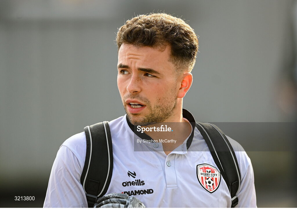 16 August 2025; Adam Frizzell of Derry City arrives for the Sports Direct Men’s FAI Cup third round match between Derry City and Drogheda United at The Ryan McBride Brandywell Stadium in Derry. Photo by Stephen McCarthy/Sportsfile