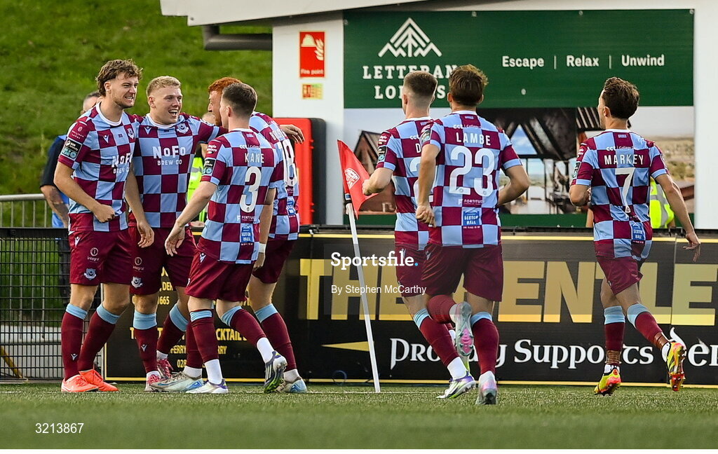 16 August 2025; Andrew Quinn, left, celebrates with Drogheda United team-mates after scoring their side's first goal during the Sports Direct Men’s FAI Cup third round match between Derry City and Drogheda United at The Ryan McBride Brandywell Stadium in Derry. Photo by Stephen McCarthy/Sportsfile
