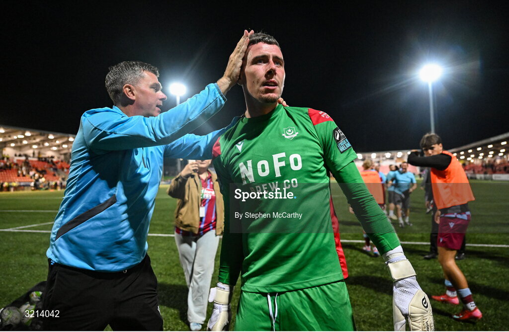 16 August 2025; Drogheda United manager Kevin Doherty and goalkeeper Luke Dennison celebrate after the Sports Direct Men’s FAI Cup third round match between Derry City and Drogheda United at The Ryan McBride Brandywell Stadium in Derry. Photo by Stephen McCarthy/Sportsfile