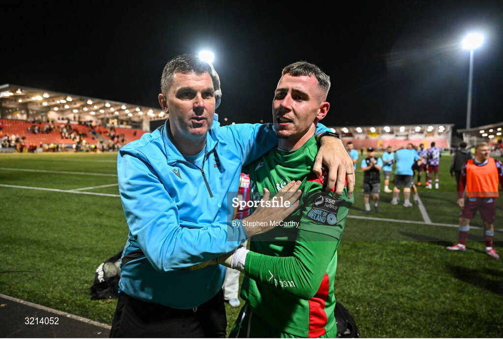 16 August 2025; Drogheda United manager Kevin Doherty and goalkeeper Luke Dennison celebrate after the Sports Direct Men’s FAI Cup third round match between Derry City and Drogheda United at The Ryan McBride Brandywell Stadium in Derry. Photo by Stephen McCarthy/Sportsfile