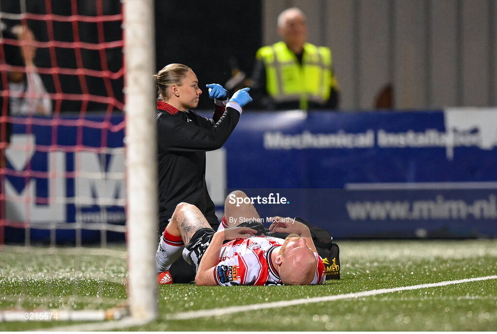 16 August 2025; Derry City physiotherapist Leah McCready signals for injured player Liam Boyce to be substituted during the Sports Direct Men’s FAI Cup third round match between Derry City and Drogheda United at The Ryan McBride Brandywell Stadium in Derry. Photo by Stephen McCarthy/Sportsfile