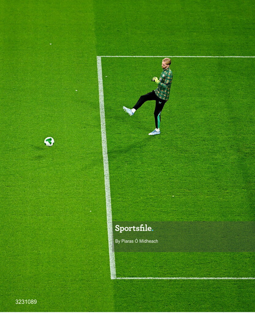 6 September 2025; Republic of Ireland goalkeeper Caoimhin Kelleher warms-up before the FIFA World Cup 2026 Group F qualifying match between Republic of Ireland and Hungary at the Aviva Stadium in Dublin. Photo by Piaras Ó Mídheach/Sportsfile