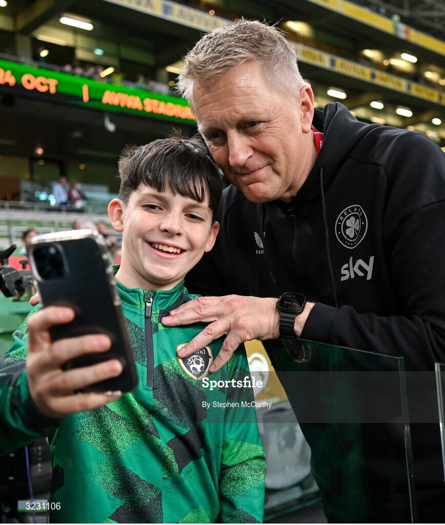 6 September 2025; Republic of Ireland head coach Heimir Hallgrimsson with supporters before the FIFA World Cup 2026 Group F qualifying match between Republic of Ireland and Hungary at the Aviva Stadium in Dublin. Photo by Stephen McCarthy/Sportsfile