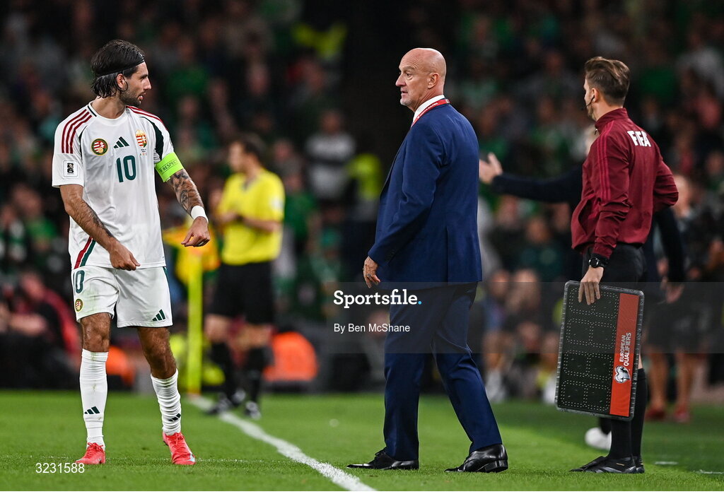 6 September 2025; Hungary head coach Marco Rossi speaks to Dominik Szoboszlai of Hungary during the FIFA World Cup 2026 Group F qualifying match between Republic of Ireland and Hungary at the Aviva Stadium in Dublin. Photo by Ben McShane/Sportsfile