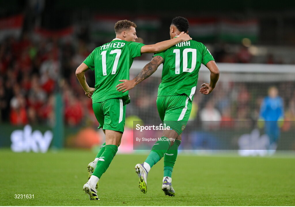 6 September 2025; Adam Idah of Republic of Ireland, right, celebrates with teammate Kasey McAteer after scoring their side's second and equalising goal during the FIFA World Cup 2026 Group F qualifying match between Republic of Ireland and Hungary at the Aviva Stadium in Dublin. Photo by Stephen McCarthy/Sportsfile