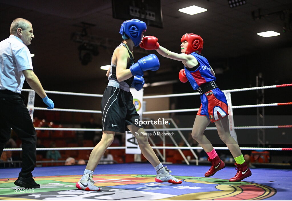 19 September 2025; Carly O’Herron of Rochfordbridge BC Westmeath, right, in action against Aleigha Murphy of Ballybrack BC Dublin during their 52kg bout at the 2025 IABA National U17 Championship Finals at the National Boxing Stadium in Dublin. Photo by Piaras Ó Mídheach/Sportsfile
