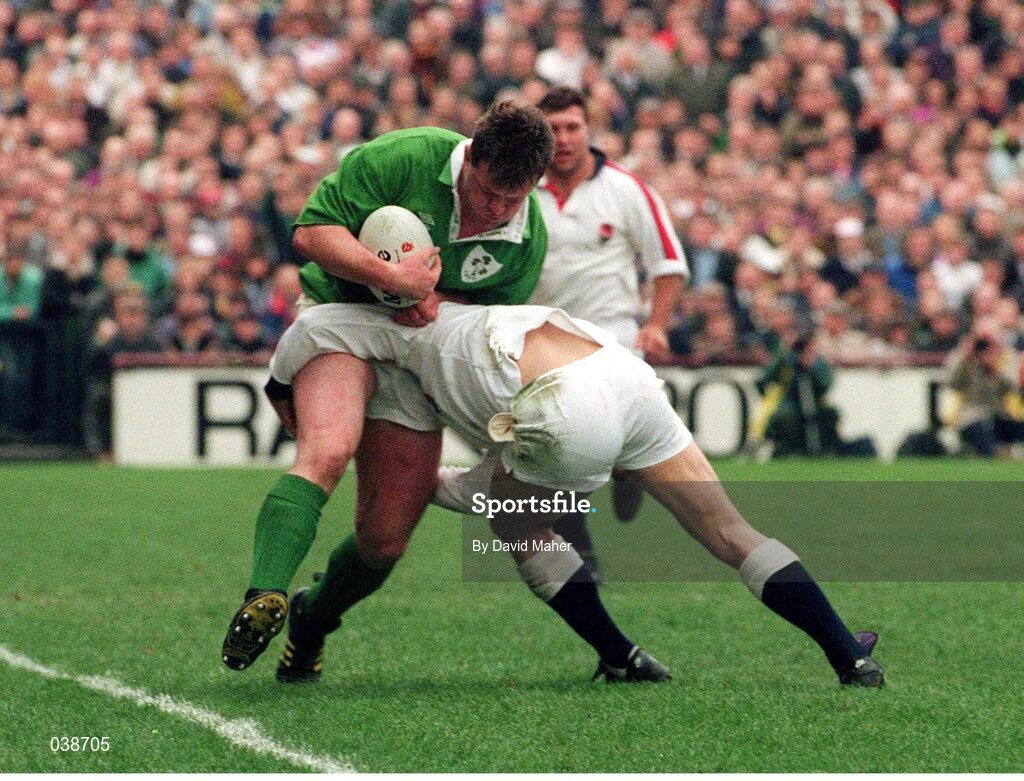 20 March 1993; Mick Galwey, Ireland, in action against England. Five Nations Rugby Championship, Ireland v England, Lansdowne Road, Dublin. Picture Credit: David Maher / SPORTSFILE