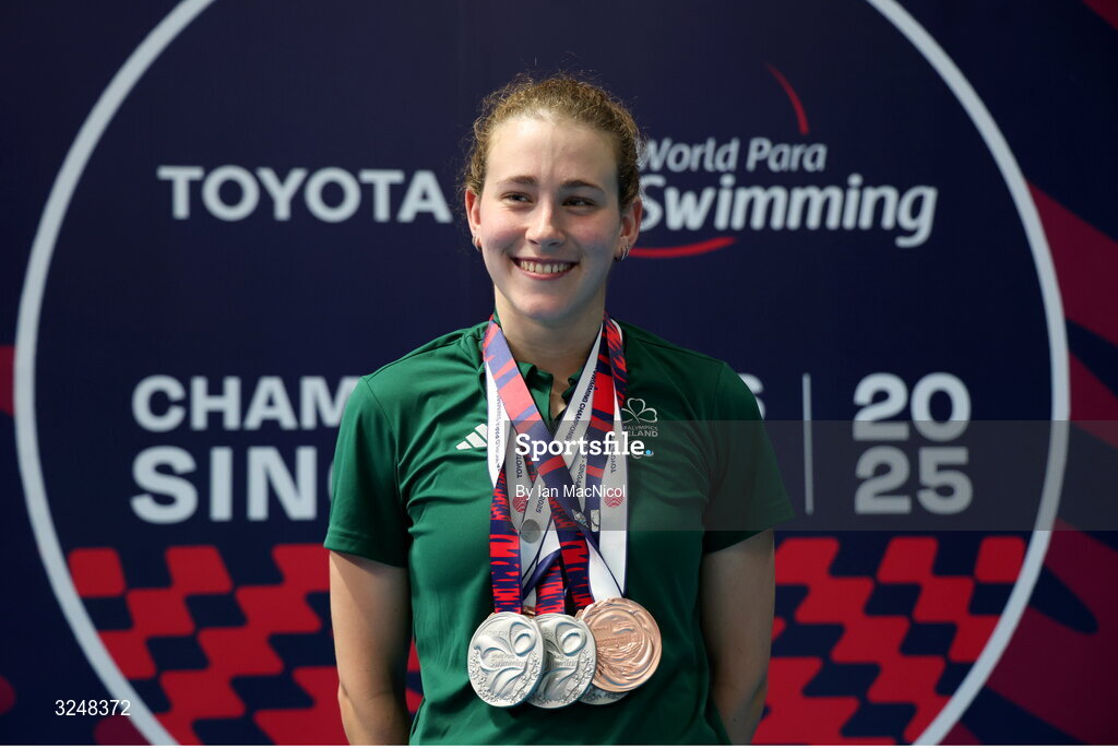 27 September 2025; Roisin Ni Riain of team Ireland with her five medals during day seven of the Toyota World Para Swimming Championships at the OCBC Aquatic Centre in Singapore. Photo by Ian MacNicol/Sportsfile
