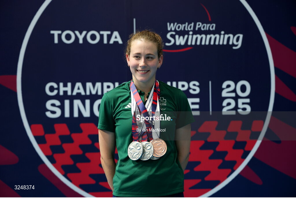 27 September 2025; Roisin Ni Riain of team Ireland with her five medals during day seven of the Toyota World Para Swimming Championships at the OCBC Aquatic Centre in Singapore. Photo by Ian MacNicol/Sportsfile