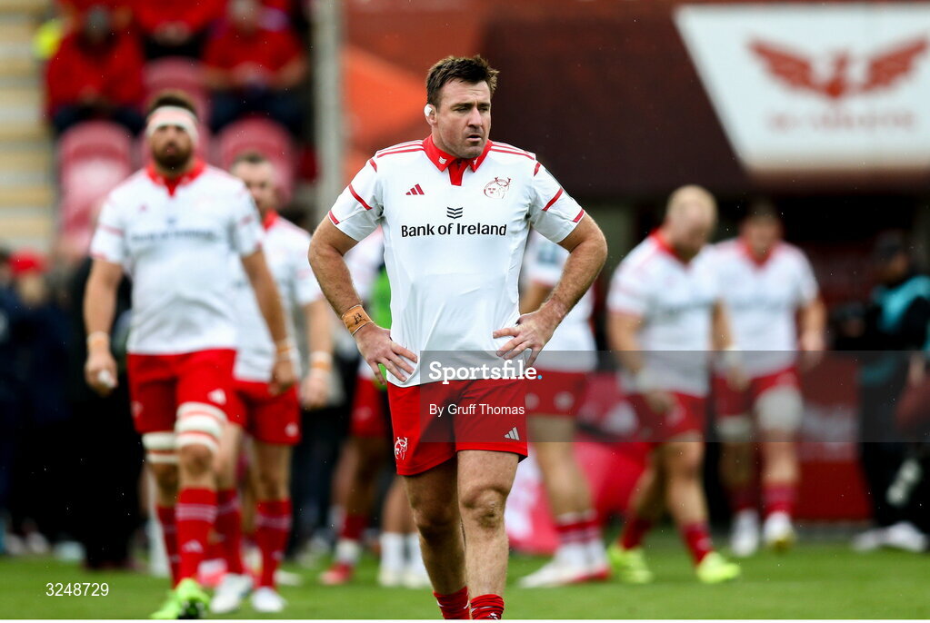 27 September 2025; Niall Scannell of Munster runs on to the pitch at the start of the United Rugby Championship match between Scarlets and Munster at Parc Y Scarlets in Llanelli, Wales. Photo by Gruff Thomas/Sportsfile