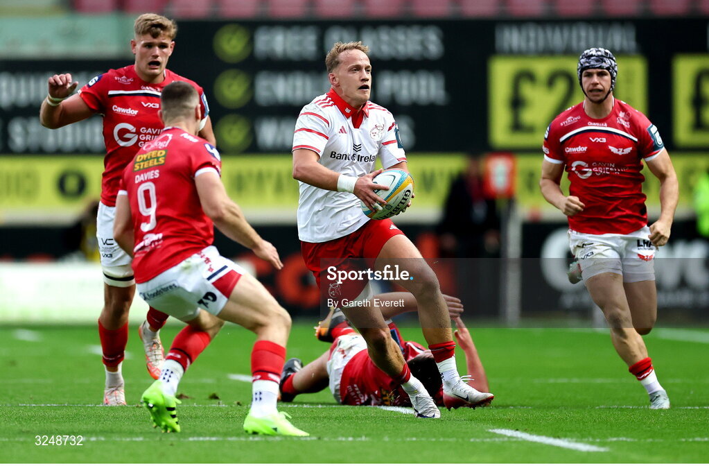 27 September 2025; Mike Haley of Munster makes a break during the United Rugby Championship match between Scarlets and Munster at Parc Y Scarlets in Llanelli, Wales. Photo by Gareth Everett/Sportsfile