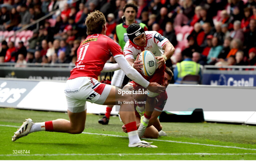 27 September 2025; Thaakir Abrahams of Munster in action during the United Rugby Championship match between Scarlets and Munster at Parc Y Scarlets in Llanelli, Wales. Photo by Gareth Everett/Sportsfile