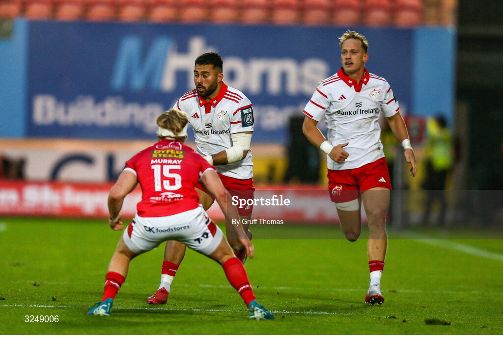 27 September 2025; Dan Kelly of Munster takes on Blair Murray of Scarlets during the United Rugby Championship match between Scarlets and Munster at Parc Y Scarlets in Llanelli, Wales. Photo by Gruff Thomas/Sportsfile