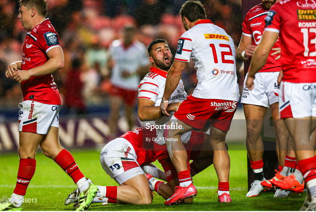 27 September 2025; Dan Kelly of Munster celebrates with Alex Nankivell after scoring a try during the United Rugby Championship match between Scarlets and Munster at Parc Y Scarlets in Llanelli, Wales. Photo by Gruff Thomas/Sportsfile