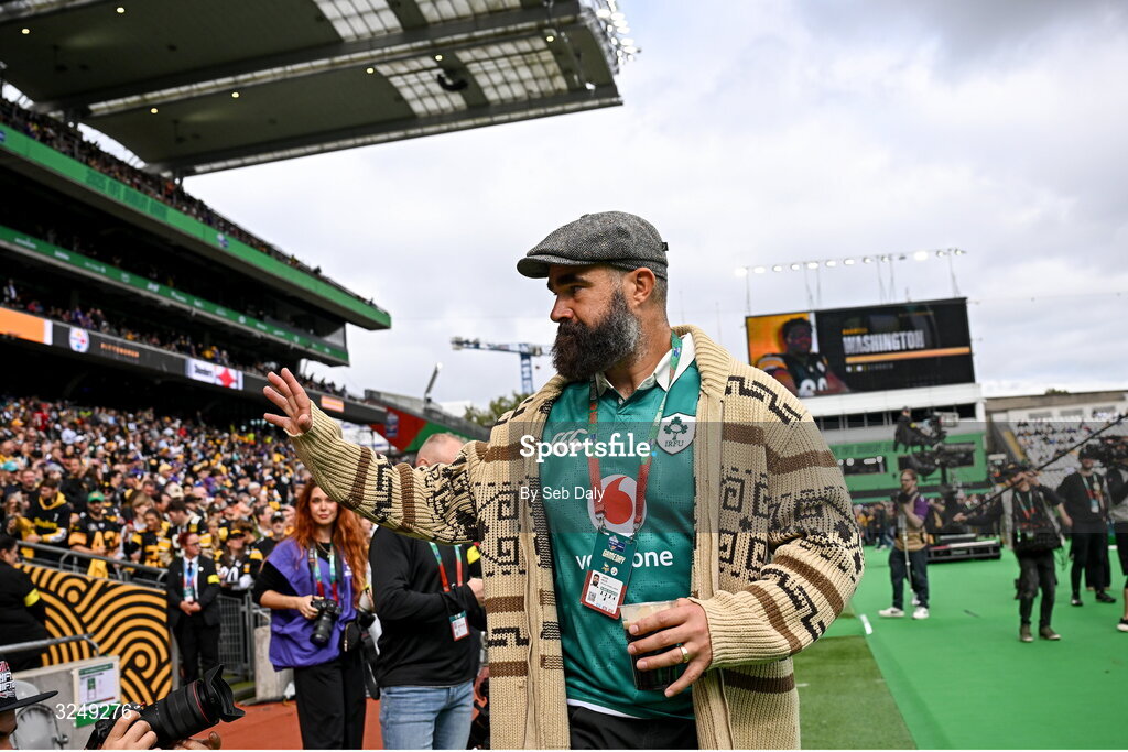 28 September 2025; Jason Kelce during the 2025 NFL International Game between the Pittsburgh Steelers and the Minnesota Vikings at Croke Park in Dublin. Photo by Seb Daly/Sportsfile