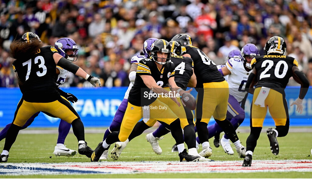 28 September 2025; Pittsburgh Steelers Quarterback Aaron Rodgers #8 during the 2025 NFL International Game between the Pittsburgh Steelers and the Minnesota Vikings at Croke Park in Dublin. Photo by Seb Daly/Sportsfile