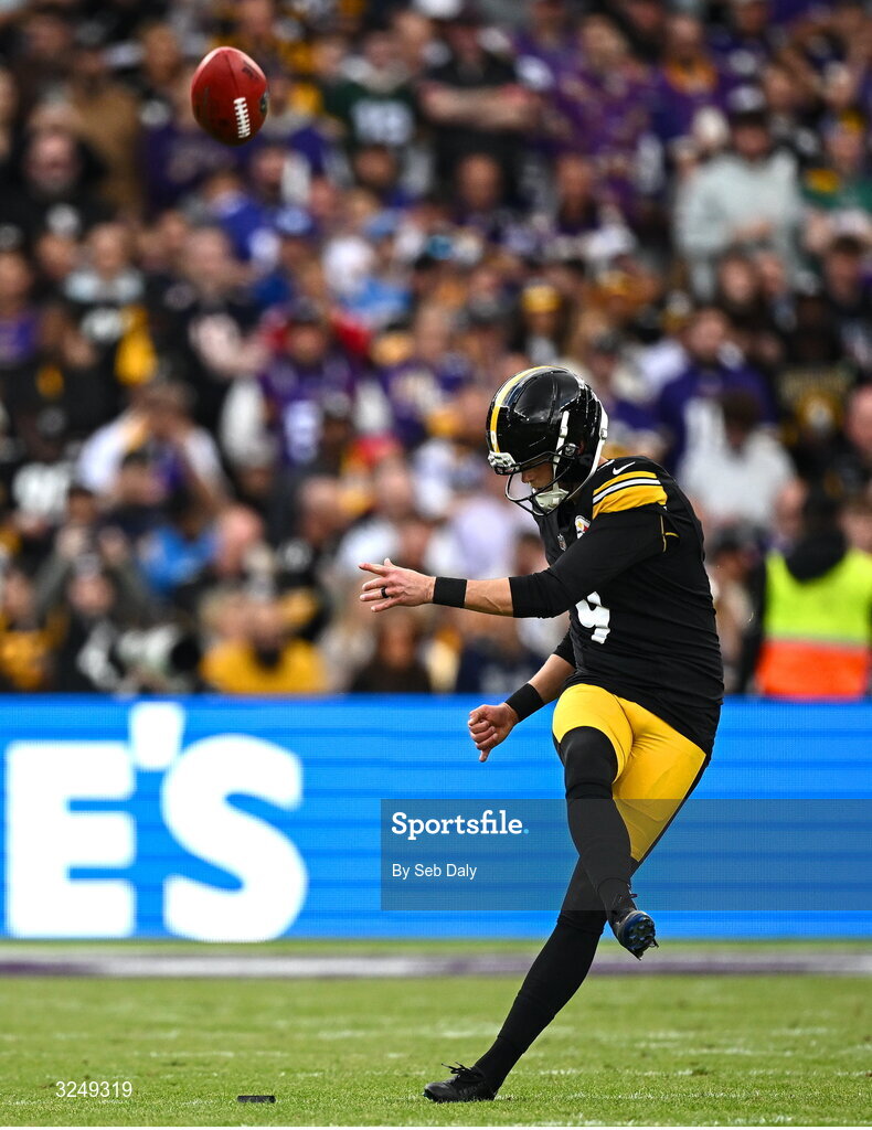 28 September 2025; Kicker Chris Boswell #9 of Pittsburgh Steelers during the 2025 NFL International Game between the Pittsburgh Steelers and the Minnesota Vikings at Croke Park in Dublin. Photo by Seb Daly/Sportsfile