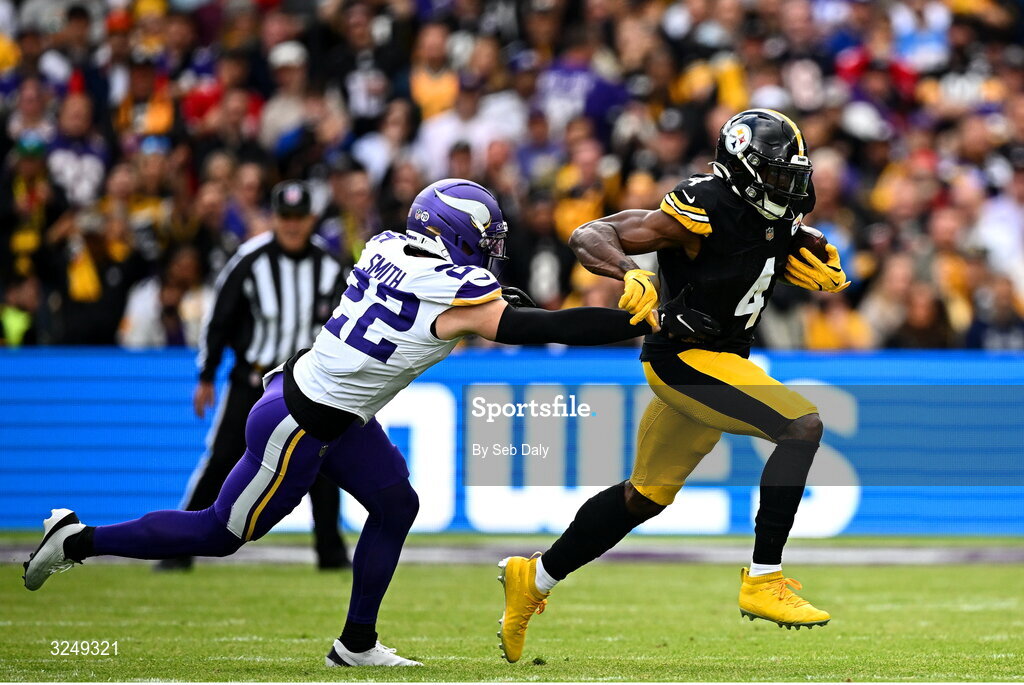 28 September 2025; Wide receiver DK Metcalf #4 of Pittsburgh Steelers evades Safety Harrison Smith #22 of Minnesota Vikings on his way to scoring a touchdown during the 2025 NFL International Game between the Pittsburgh Steelers and the Minnesota Vikings at Croke Park in Dublin. Photo by Seb Daly/Sportsfile