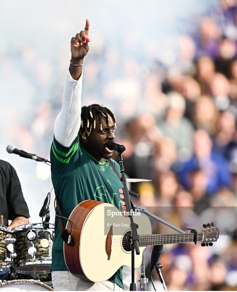 28 September 2025; Artist Myles Smith performs during the halftime show during the 2025 NFL International Game between the Pittsburgh Steelers and the Minnesota Vikings at Croke Park in Dublin. Photo by Seb Daly/Sportsfile