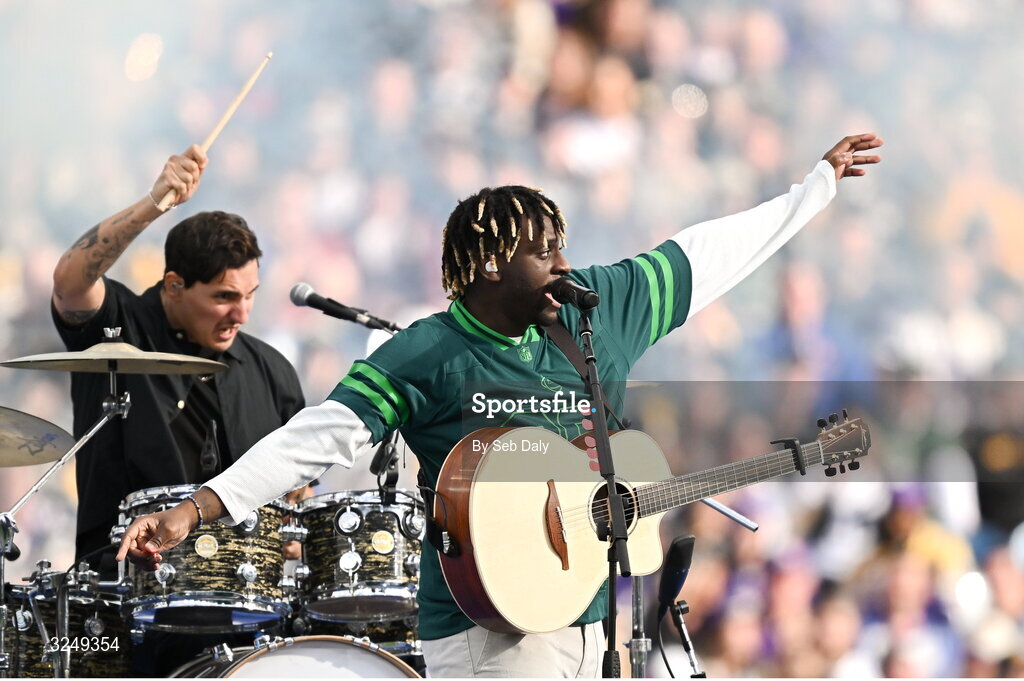 28 September 2025; Artist Myles Smith performs during the halftime show during the 2025 NFL International Game between the Pittsburgh Steelers and the Minnesota Vikings at Croke Park in Dublin. Photo by Seb Daly/Sportsfile