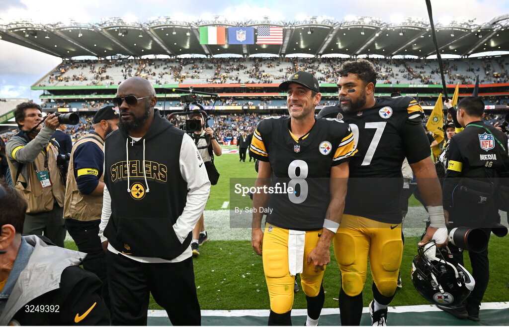 28 September 2025; Pittsburgh Steelers head coach Mike Tomlin, left, Aaron Rodgers, centre, and Cameron Heyward after the 2025 NFL International Game between the Pittsburgh Steelers and the Minnesota Vikings at Croke Park in Dublin. Photo by Seb Daly/Sportsfile
