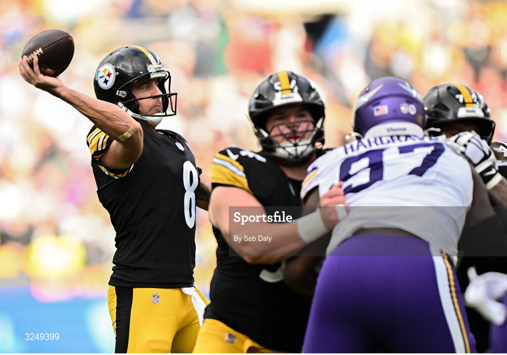 28 September 2025; Quarterback Aaron Rodgers #8 of Pittsburgh Steelers during the 2025 NFL International Game between the Pittsburgh Steelers and the Minnesota Vikings at Croke Park in Dublin. Photo by Seb Daly/Sportsfile