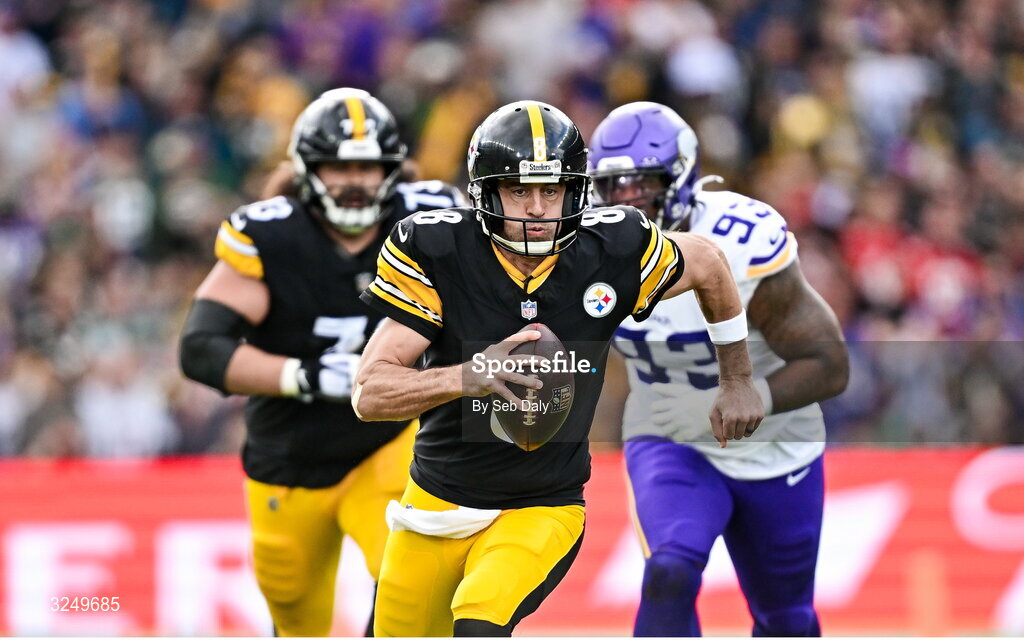 28 September 2025; Pittsburgh Steelers Quarterback Aaron Rodgers #8 of Pittsburgh Steelers during the 2025 NFL International Game between the Pittsburgh Steelers and the Minnesota Vikings at Croke Park in Dublin. Photo by Seb Daly/Sportsfile