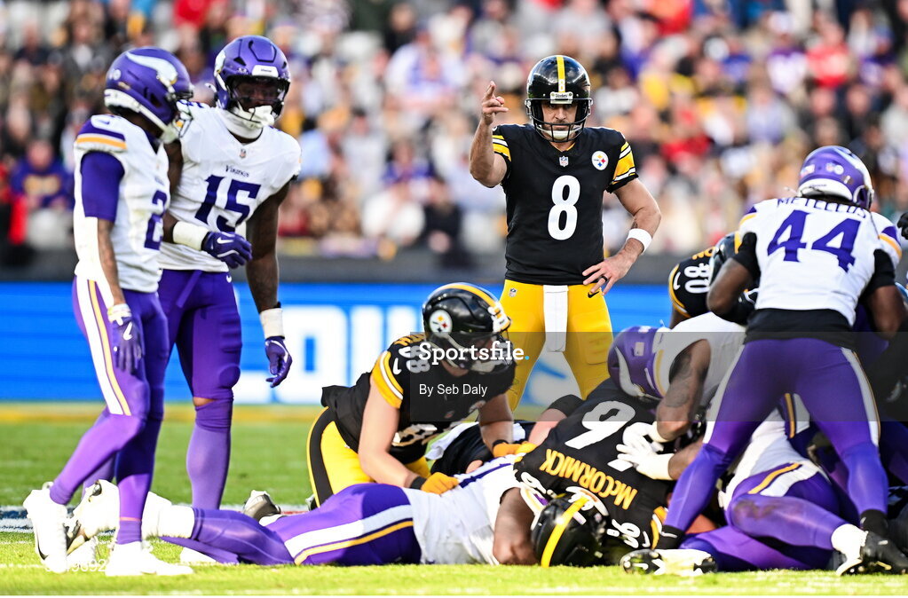 28 September 2025; Pittsburgh Steelers Quarterback Aaron Rodgers #8 of Pittsburgh Steelers during the 2025 NFL International Game between the Pittsburgh Steelers and the Minnesota Vikings at Croke Park in Dublin. Photo by Seb Daly/Sportsfile