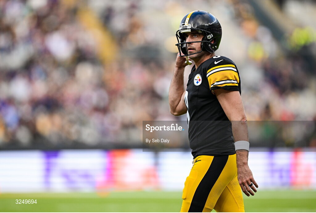 28 September 2025; Pittsburgh Steelers Quarterback Aaron Rodgers #8 of Pittsburgh Steelers during the 2025 NFL International Game between the Pittsburgh Steelers and the Minnesota Vikings at Croke Park in Dublin. Photo by Seb Daly/Sportsfile