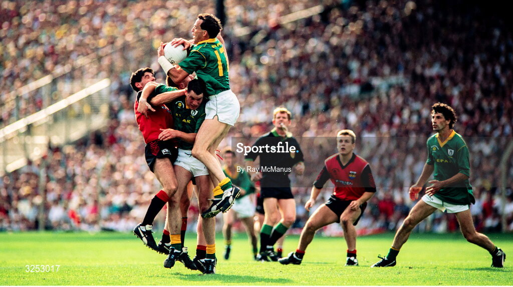 15 September 1991; Gerry McEntee of Meath catches the ball during the All-Ireland Senior Football Championship Final between Down and Meath at Croke Park in Dublin. Photo by Ray McManus/Sportsfile