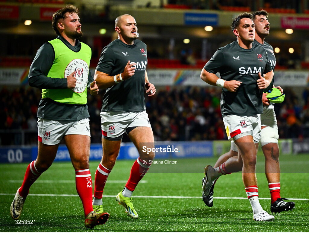26 September 2025; James Hume of Ulster, centre, and team-mates run around the pitch ahead of the United Rugby Championship match between Ulster and Dragons at Affidea Stadium in Belfast. Photo by Shauna Clinton/Sportsfile
